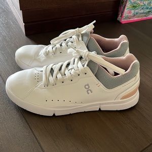 On Running Cloud The Roger Advantage Sneaker